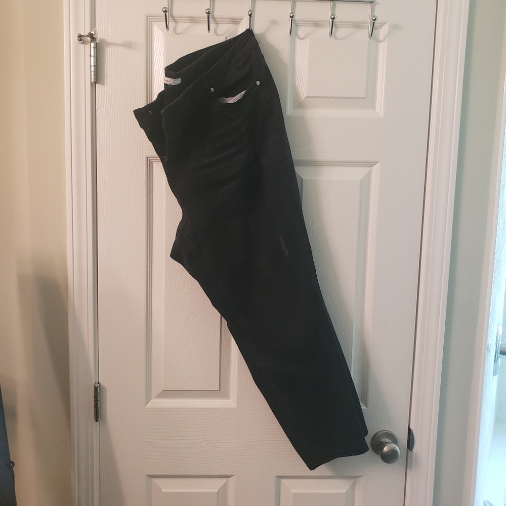 Arula 'A Beautiful Soul' Black Jeans 👖